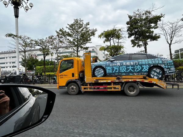 疑似理想旗下首款纯电家轿谍照曝光：百万级大沙发